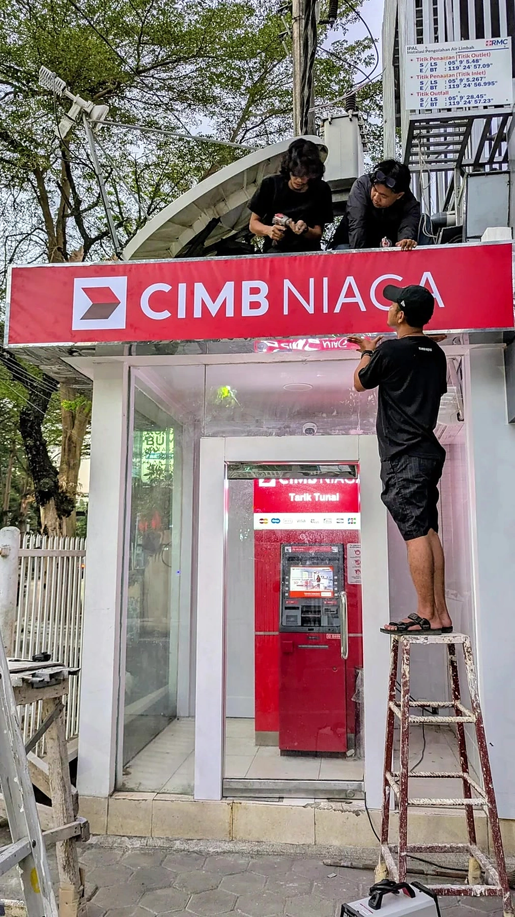 Dokumentasi nyata proyek signage CIMB NIAGA oleh 3DKan Advertising